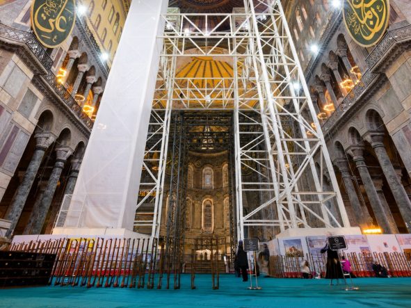 AYASOFYA'NIN MİHRAP BÖLÜMÜNDEKİ KUBBEDE GÜÇLENDİRME VE KONSERVASYON ÇALIŞMALARI BAŞLIYOR AYASOFYA'DA İBADET VE ZİYARET AKIŞI GEÇİCİ DÜZENLEMELERLE DEVAM EDECEK BAKAN ERSOY: "HER ADIMI BİLİMSEL HASSASİYETLE ATIYORUZ"
