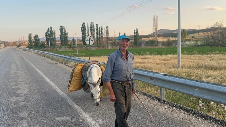 İKİ DÖNÜM FASULYENİN ARKASINDAKİ GÜÇ: 74 YAŞINDAKİ ÇİFTÇİ VE BİR EŞEK