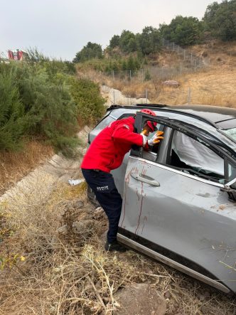 BALIKESİR'DE TAKLA ATAN ARAÇTAKİ 3 KİŞİ YARALANDI