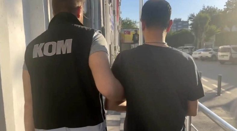 SEFERİHİSAR BELEDİYESİNDEKİ 'RÜŞVET' OPERASYONUNDA 47 ŞÜPHELİ ADLİYEDE