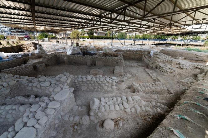 İZMİR'İN TROYA'SI: YASSITEPE'DEN ZENGİNLİĞİN İZLERİ ÇIKTI