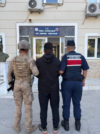 İZMİR JANDARMASI, FİRARİLERİ ARAZİDE YAKALADI