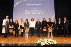 YAŞAR ÜNİVERSİTESİ'NDE YENİ AKADEMİK YIL HEYECANI PROF. DR. ELİF UYSAL: "TÜRKİYE DERİN UZAY HABERLEŞMESİ VE AY MİSYONUNDA ÖNEMLİ ADIMLAR ATIYOR"