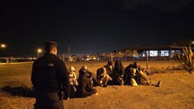 İZMİR'DE 8'İ ÇOCUK 15 DÜZENSİZ GÖÇMEN YAKALANDI