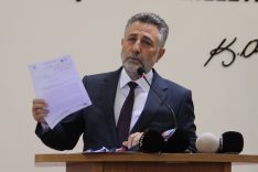 İZMİR BAYRAKLI BELEDİYESİNDE YOLSUZLUK OPERASYONU: ESKİ BAŞKAN SANDAL'A GÖZALTI