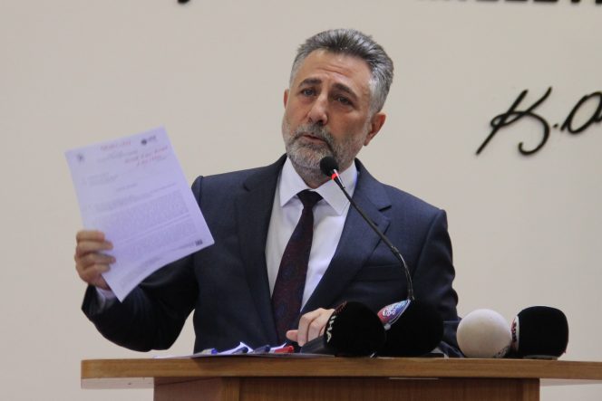 İZMİR BAYRAKLI BELEDİYESİNDE YOLSUZLUK OPERASYONU: ESKİ BAŞKAN SANDAL'A GÖZALTI