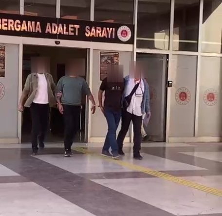 POLİS EKİPLERİNİN DURDURDUĞU ARAÇTAN UYUŞTURUCU ÇIKTI