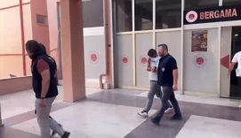 İZMİR'DE ŞÜPHE ÜZERİNE DURDURULAN MOTOSİKLETTEN UYUŞTURUCU ÇIKTI