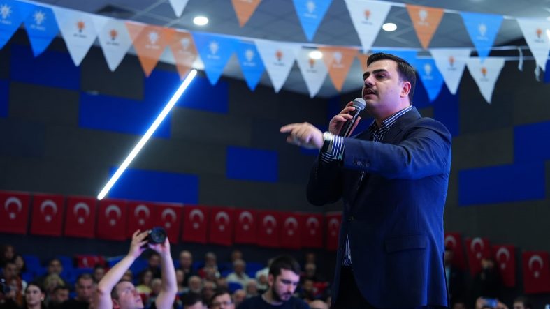 İNAN: "İZMİR ARTIK AK PARTİ'NİN KALESİ" AK PARTİ GENEL SEKRETERİ İNAN: "PARTİMİZİ DARBECİLERE MEZE ETMEDİK, SİZİN GİBİ ÇAKALLARA MI MEZE EDECEĞİZ"