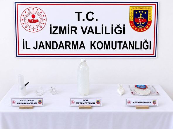 İZMİR'DE JANDARMADAN UYUŞTURUCU OPERASYONU: SIVI METAMFETAMİN ELE GEÇİRİLDİ
