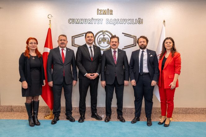 İZMİR BAROSU YENİ YÖNETİMİNDEN BAŞSAVCI YELDAN'A ZİYARET
