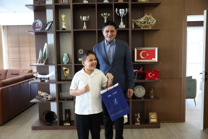 ALİAĞALI ÖZEL YÜZÜCÜ KAAN VURAL, AÇIK DENİZDE YENİ HEDEFLERE YÜZÜYOR